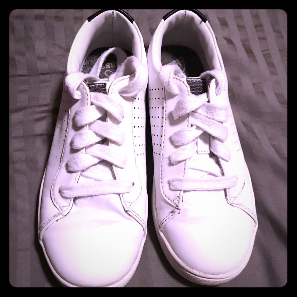 Boys size 2 white shoes.